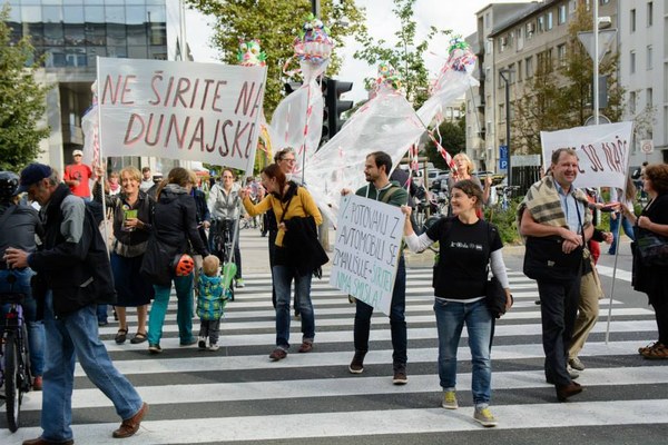 Odprto pismo: Koalicija za trajnostno prometno politiko odločno nasprotuje širitvi Dunajske ceste! Odprto pismo: Koalicija za trajnostno prometno politiko odločno nasprotuje širitvi Dunajske ceste!