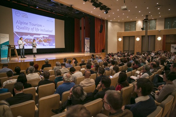 Turizem – dve plati medalje Turizem – dve plati medalje